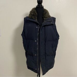 Hollister Vest Men’s Size Large Black Faux Fur collar Down Puff Vest Full zip